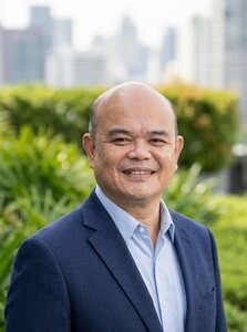 Robert Sim, Singapore property agent